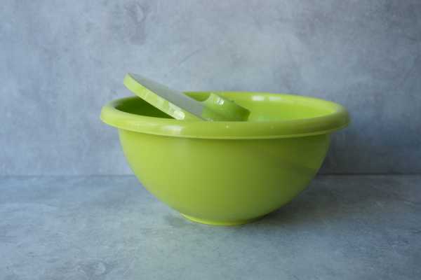 5.5L Bella Bowl + Lid 